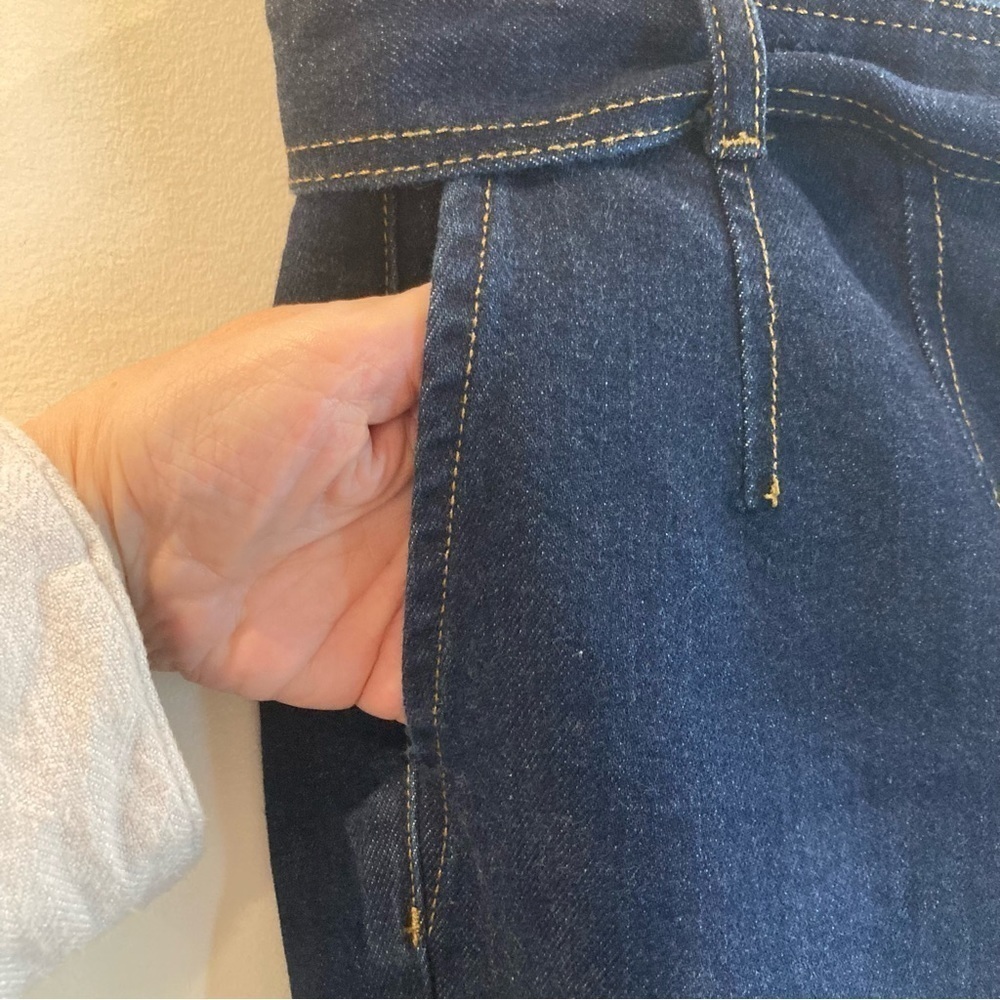 Boden High-Waisted Button-Up Jeans with Belt - Picture 6 of 16
